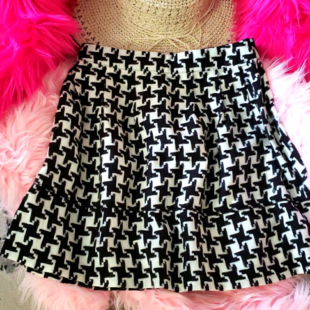 Black and white Xs skirt